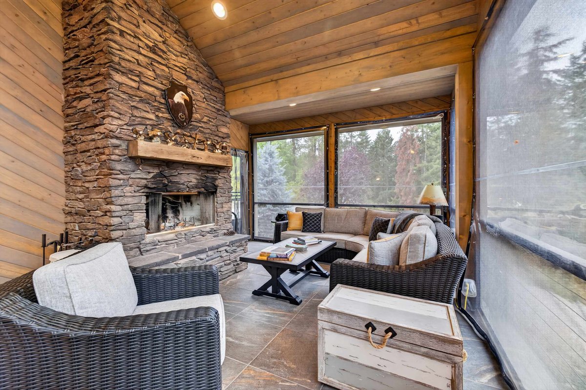 Eagles Nest | Cozy Dome, Hot Tub & Woodland Retreat