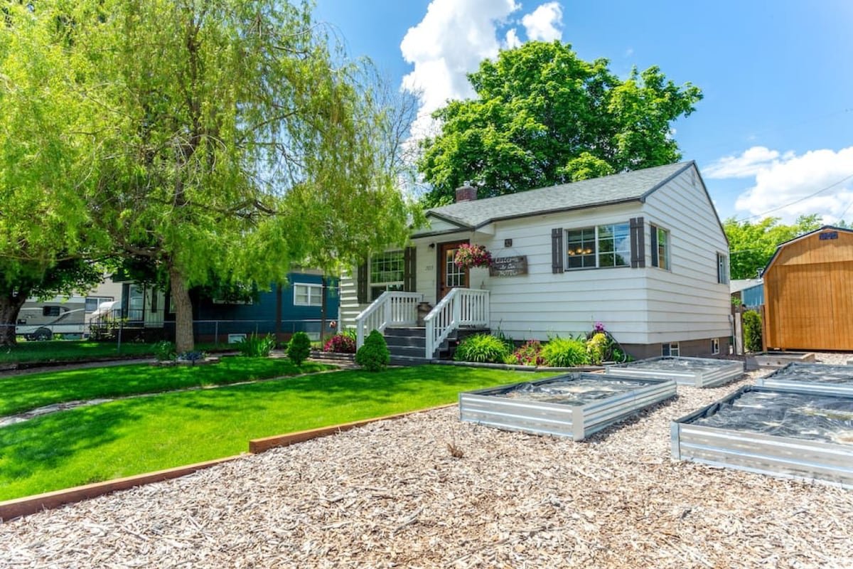 Pet-Friendly Home w/ Unique Hangout Hub