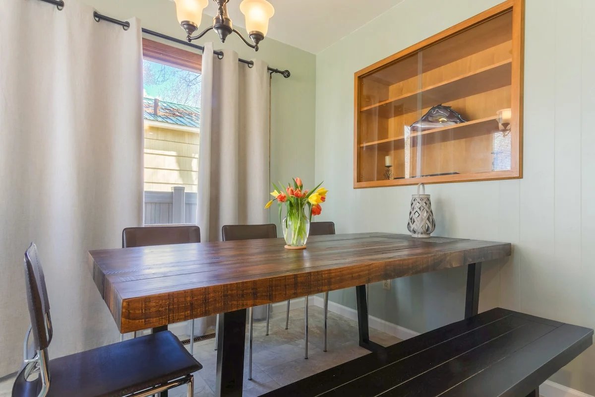 Cozy 4BR CDA Home with Fireplace, Fenced Yard & Fast WiFi