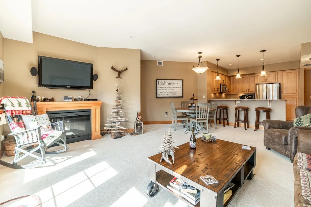 Riverstone Condo w/ Private Balcony & River Views