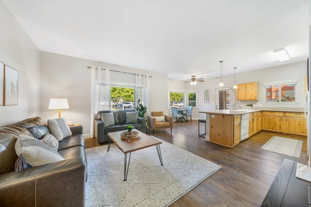 Coeur dAlene Condo with Gigabit WiFi Sauna Gym