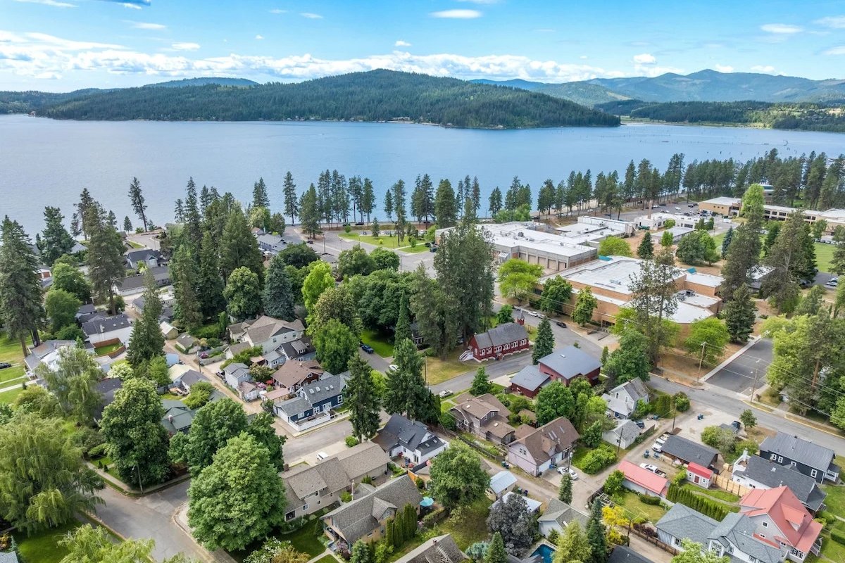 Downtown CDA House with Fire Pit and BBQ