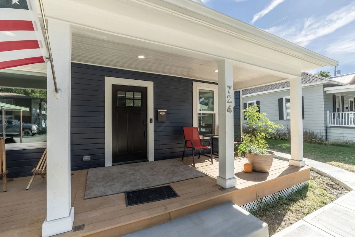 Walk To Lake CDA And The Resort From This 3 Bed Home