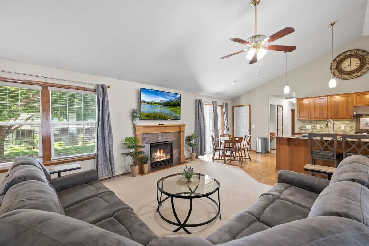 River Views, Game Room & Fenced Yard