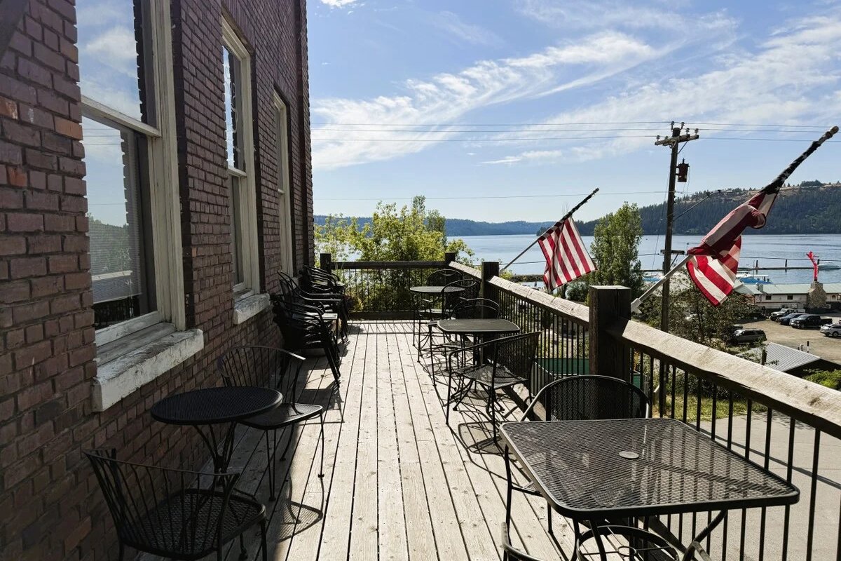 Historic Lakeview Apartment Above Iconic One