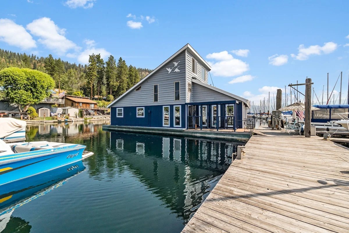 Lakefront Float Home with Huge Deck & Water Toys
